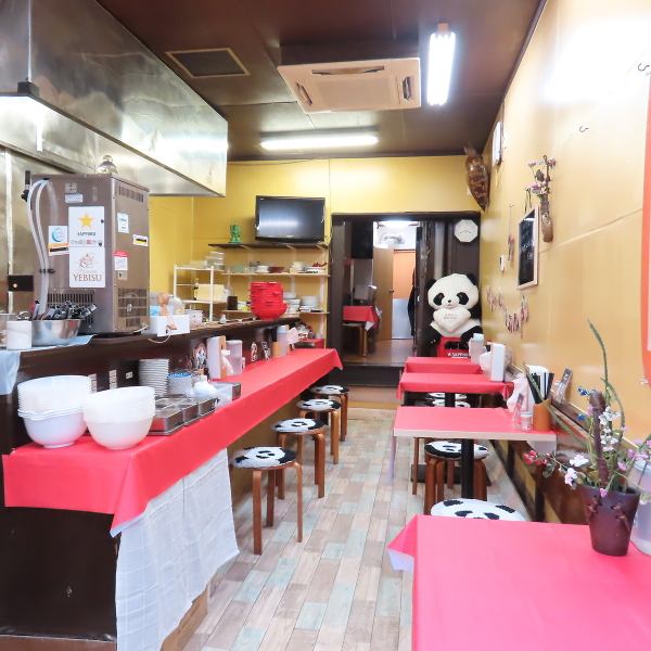 広々とした店内は、清潔感があり、女性も入りやすい雰囲気。美味しい麻辣湯を囲んで、楽しい時間を過ごせます。仲間との飲み会や、大人数での貸切にも対応可能。お気軽にご相談ください!