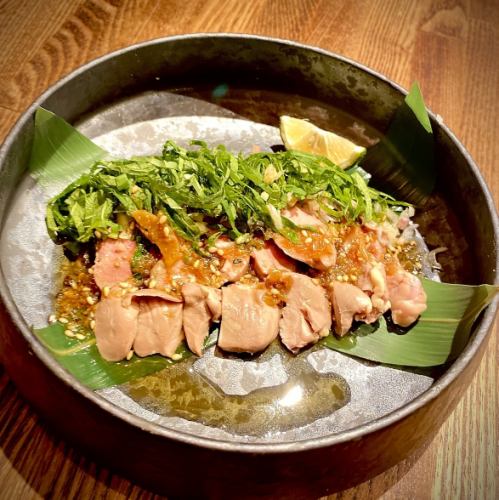 大山どりレバーハツ刺しの薬味盛り