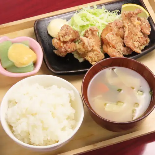 唐揚げ定食(小鉢、サラダ付き)