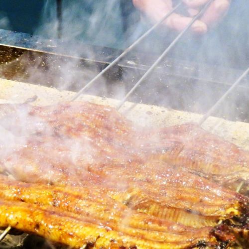 伝統にとらわれず、独自で生み出したタレと焼き方。