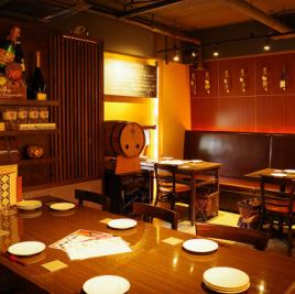 組み合わせも柔軟に対応！お気軽に人数ご相談ください♪仕切ることもできるため、半個室にすることも可能です。もちろん、ソーシャル・ディスタンスも。