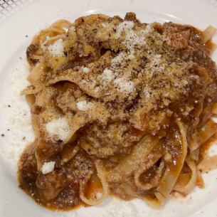 デミグラスで煮込んだビストロ風ミートソース　