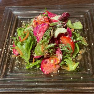 季節野菜の気まぐれサラダ