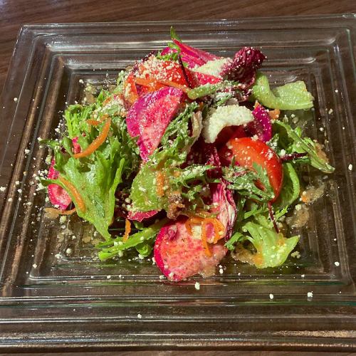 季節野菜の気まぐれサラダ