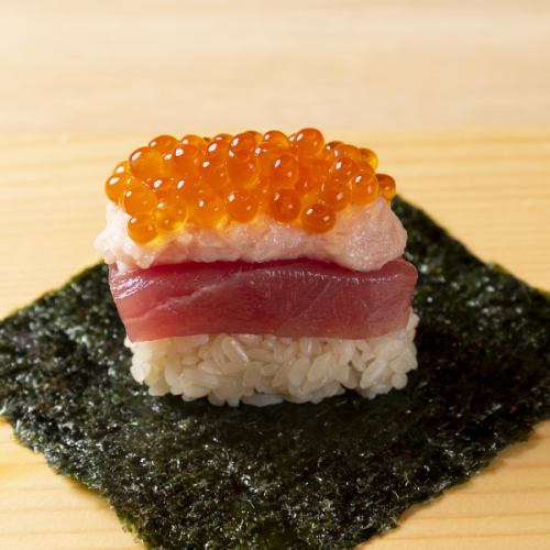 Hot topic Millefeuille sushi (2 stories of sushi !?) ● Maguro Troykura