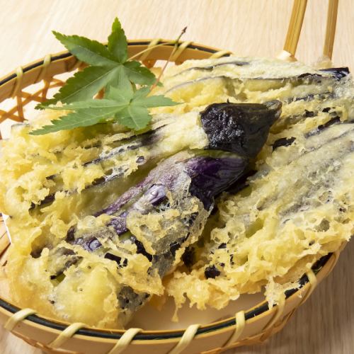 Chikuwa tempura/eggplant tempura/lotus root tempura/yam tempura/perilla tempura/onion tempura/shishito tempura/asparagus tempura