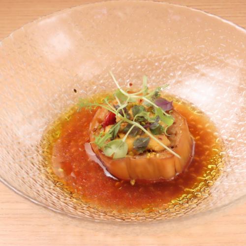 我們提供以時令食材烹調的特色菜餚。