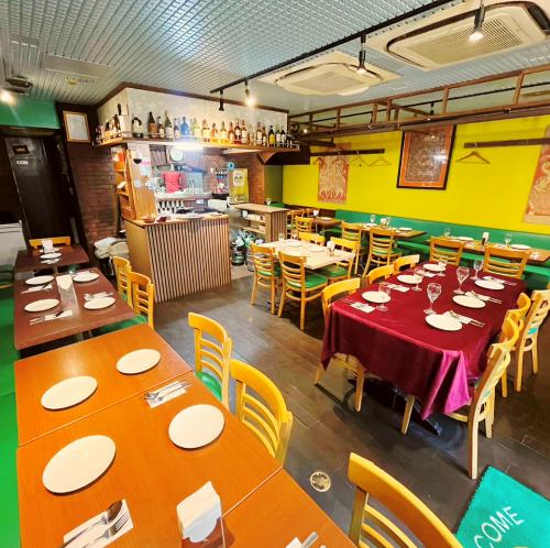 <p>ゆったりと寛げるカーテン付きの半個室ソファ席をご用意しております。周りを気にせず過ごせる落ち着いた空間で、暗めの照明がほどよいプライベート感を演出。デートや女子会、少人数での飲み会にもぴったりで、時間を忘れてリラックスしていただけます。</p>