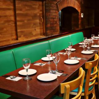 店内はエスニックを思わせる楽しい空間♪誕生日や合コンにもおすすめ!