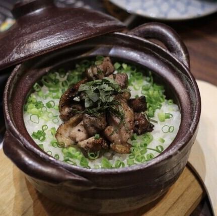 おすすめメニュー★炭火焼地鶏の土鍋飯