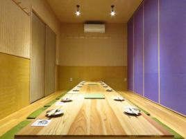 This is a private tatami room for up to 14 people on the 2nd floor.Recommended for company banquets and various banquets.The simple interior creates the perfect space for various gatherings! The rooms are easy to use for various occasions! We are waiting for your reservation as soon as possible! [Kurashiki / Izakaya / Private room / Banquet / All-you-can-drink / Sake / Fish / Meat / Complete private room / Company banquet / Women's party / Birthday party]