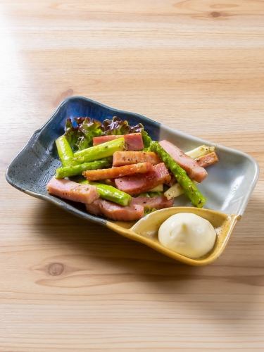 Fried asparagus with bacon