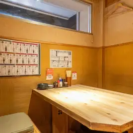 Our private rooms, which can accommodate up to 4 people, are available for groups of 2 or more.Enjoy yourself without worrying about those around you, and it's recommended for small group gatherings, dates, and more.Please make yourself at home.We also accept reservations for our special value courses.*Please note that some customers may find the seating area cramped. If this is the case, please feel free to contact us by phone or when you visit our restaurant.