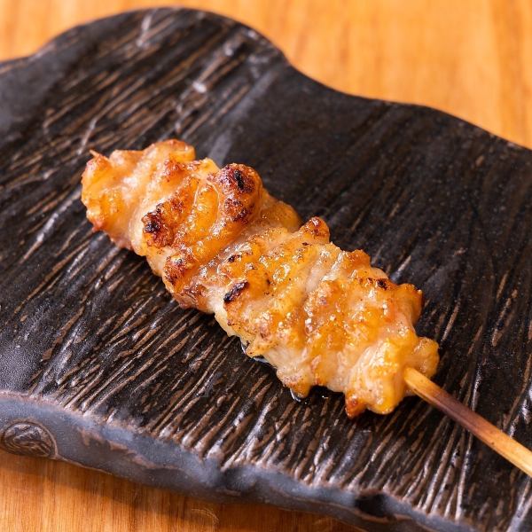 All-you-can-drink for 2 hours! Made with fresh local chicken! Carefully grilled one by one over the highest quality binchotan charcoal, "Yakitori" with fresh chicken sashimi
