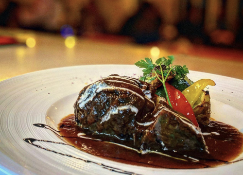 [For special occasions] The most popular course, Barfleur, made with Chita beef and seasonal ingredients