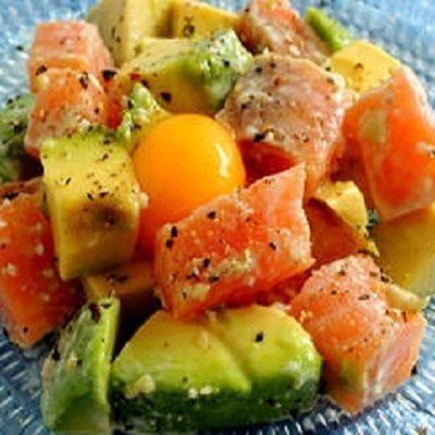 Salmon and avocado yukhoe