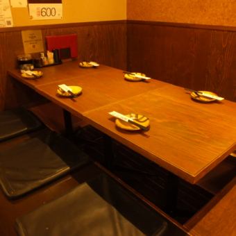 <2nd Floor> The seat which turned up right after going up is a very popular seat for regulars ♪ It is perfect for 5-6 people.