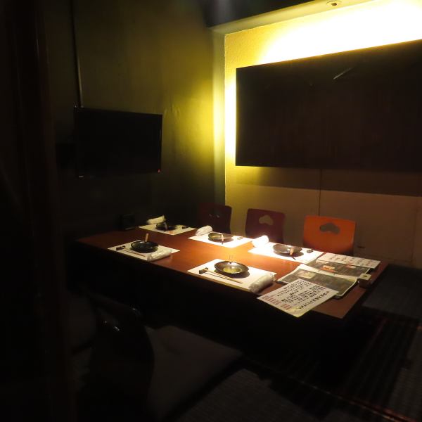 掘りごたつ式の完全個室は、4名席と6名席でご用意しており、二つの個室は8名様~最大10名様迄可。接待や大切な方との大切なお時間を邪魔させません。各種宴会やプライベートなご利用でも◎【すすきの/居酒屋//宴会/接待/鍋/飲み放題/女子会/個室/掘りごたつ/完全個室】