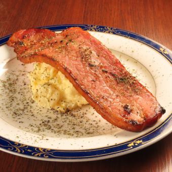 厚切りベーコンを背負ったポテトサラダ