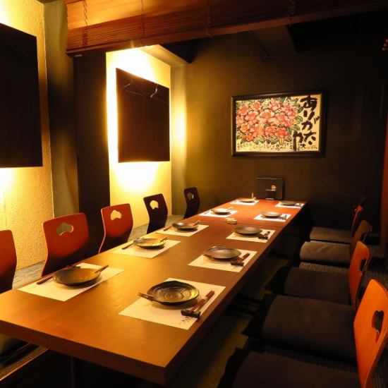 2階の個室は最大10名様まで収容可。会社宴会や接待に是非