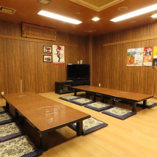 地下には2名様から利用できるお座敷席がございます。足を伸ばして座ることができ、宴会利用にも最適なお席です。