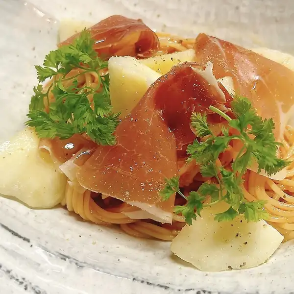 【夏】【桃】【ランチ】白桃とスペイン産生ハムの冷製パスタ