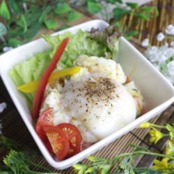 明太子土豆沙拉配半熟蛋