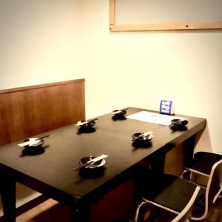 【禁煙】完全個室タイプのテーブル席となります。４名様から１０名様までご案内可能◎ネット予約には記載しておりませんので直接お店にお問い合わせください。