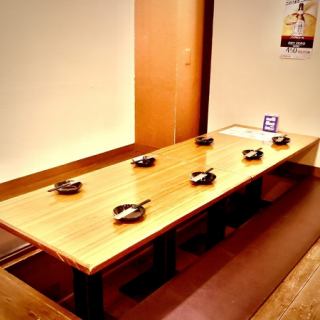 周りを気にせずゆったり過ごせる完全個室掘りごたつ席です。６名様から最大２５名様までご案内可能◎席に限りがございますのでお早めにご予約ください！