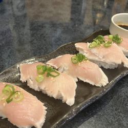 Yanbaru 鸡肉握寿司 - 5 件 -