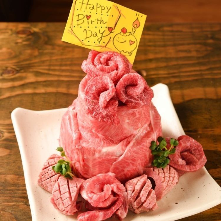 誕生日サプライズに！映え抜群の肉ケーキでお祝いを♪