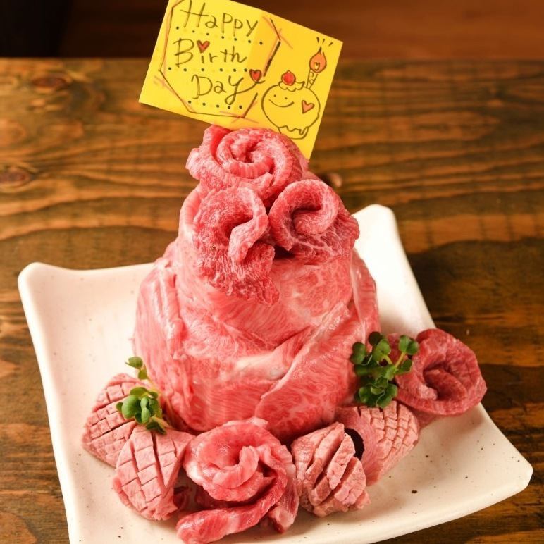 誕生日サプライズに！映え抜群の肉ケーキでお祝いを♪