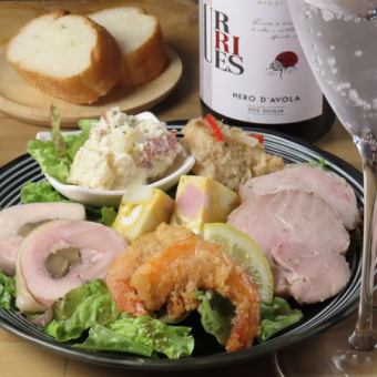 【平日お昼限定!】 ワンプレートランチ6種盛!! ￥1,000（税込）　お昼orバケット付き♪