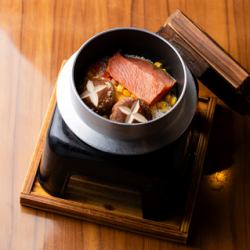 鮭とバターコーン釜めし　（価格は一人前）