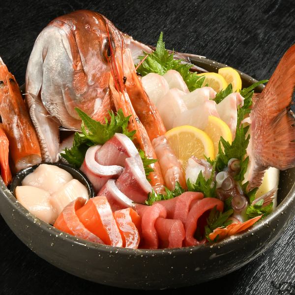 《承諾》 新鮮的海鮮很好吃！生魚片500日元～（含稅） *價格會因購買的食材而異。