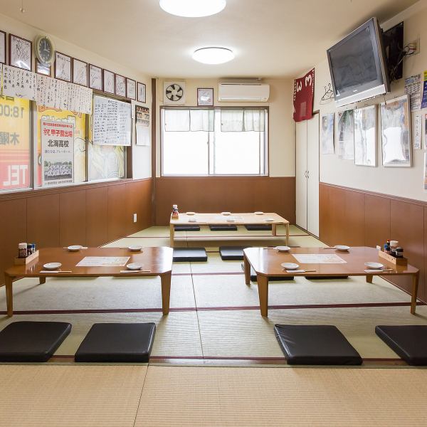 二階のお席は座敷【3卓18名可能】、新たにテーブル席(最大12名様)もご用意しました。◎貸し切りや団体のお客様のご予約承っておりますので気軽にご連絡ください！お子様のクラブなどの祝勝会、卒団のお祝い会など広くお使いください。1階のメニューも食事可能です
