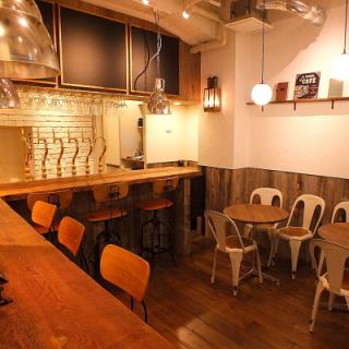 Have a cafe time with your friends at the "484 Cafe" seats ♪