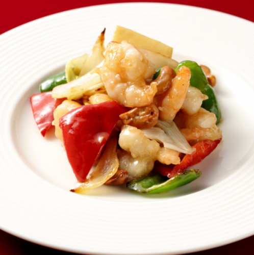 Stir-fried shrimp with cashew nuts