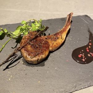 Lamb chops with homemade balsamic sauce