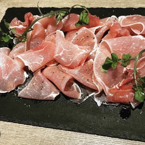 Volume ◎ This is perfect with wine! Prosciutto party platter