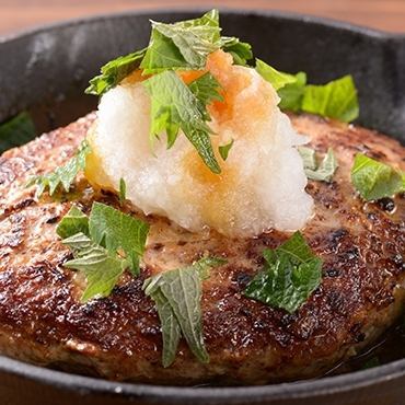Teppanyaki hand-kneaded hamburger (Japanese-style grated sopon vinegar OR nostalgic Showa sauce)