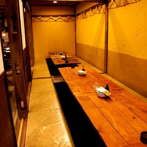 The sunken kotatsu-style tatami room is a completely private room when the fusuma is closed.◎ for meals