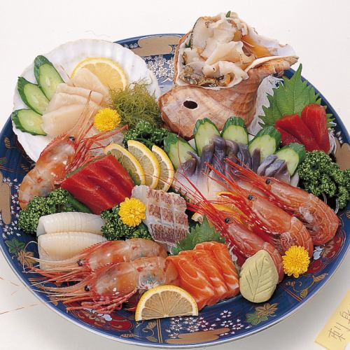 Satisfying contents such as craftsman sushi and hot pot of your choice! <7 items in total> [4400 JPY course] (tax included)