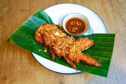 Gaitot Hat Yai (Hat Yai style fried chicken wings)