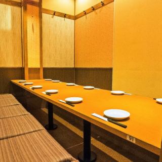 A sunken kotatsu seat for 10 to 12 people.