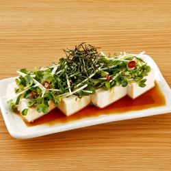 Cold tofu with plenty of condiments