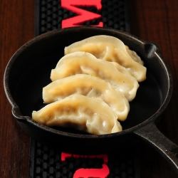 名物のギョーザ