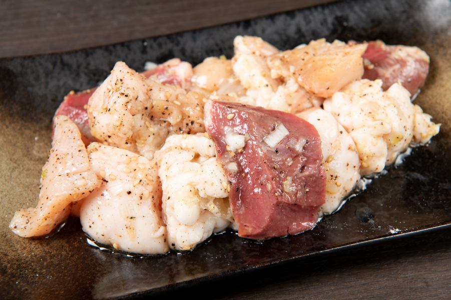 【10種類以上の新鮮ホルモン！】希少部位も味わえるお得なMIXホルモンがおすすめ！