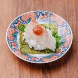 红鲷鱼、梅子和紫苏