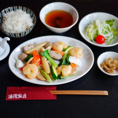 Stir-fried seafood with seaweed sauce set meal